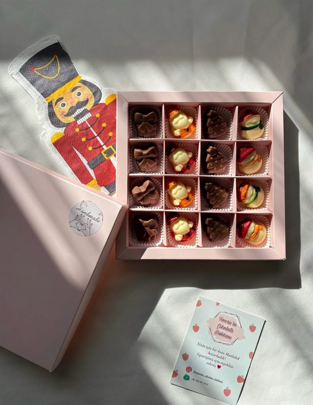 Yılbaşı figürlü bonbon kutusu